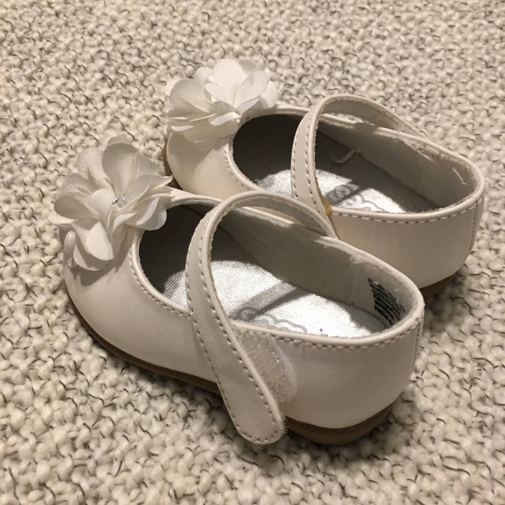 Size 2 white dress shoes